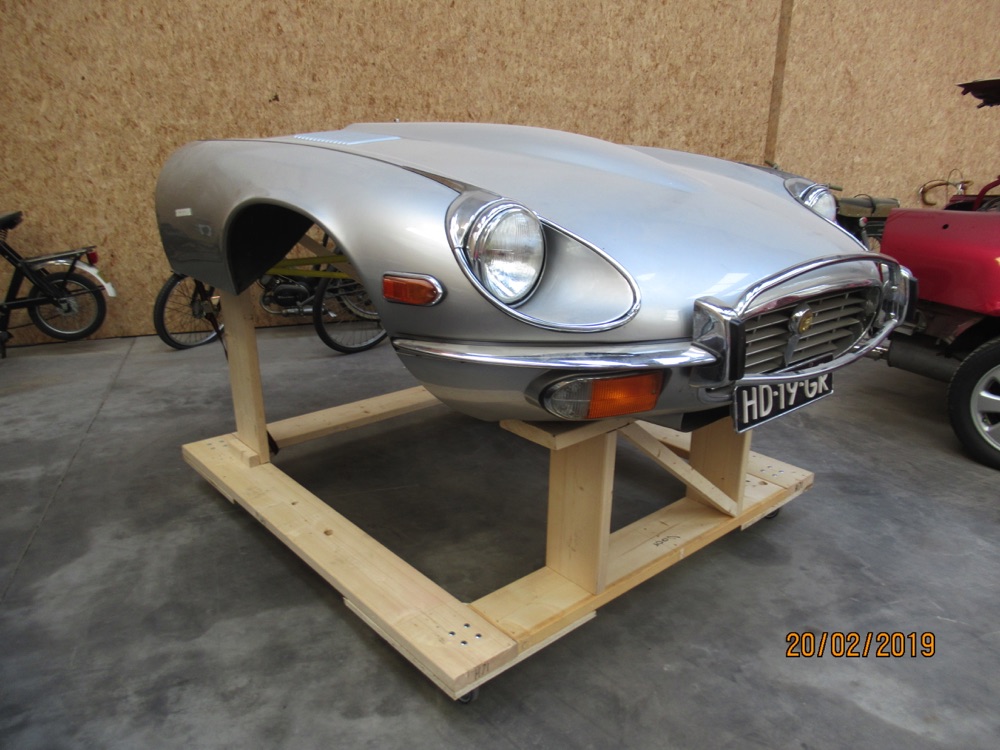 Jaguar E-type restauratie 40.jpg